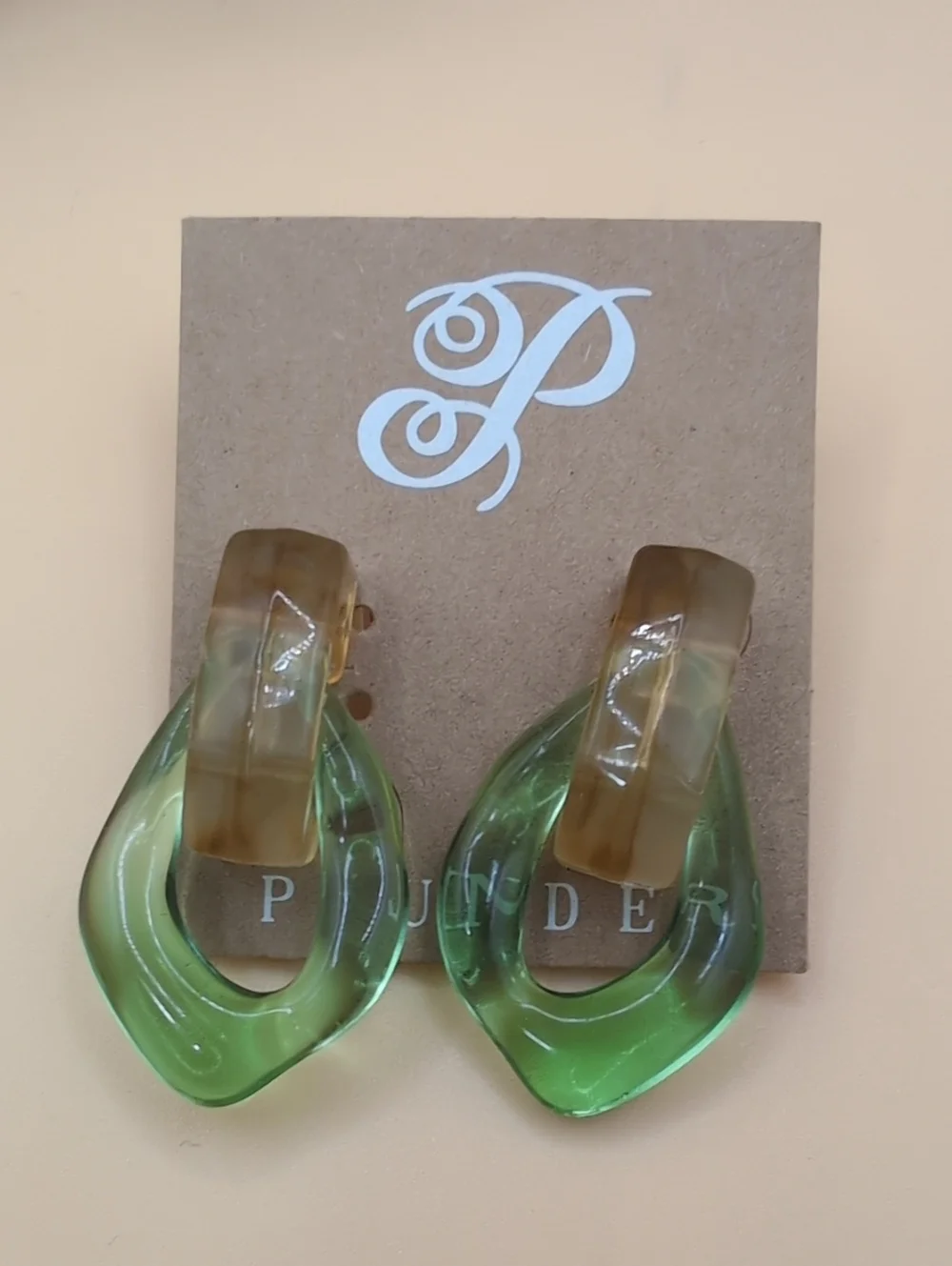 Plunder lightweight resin